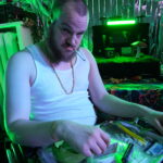 DSC04678 Der Flüsterer im Dunkeln